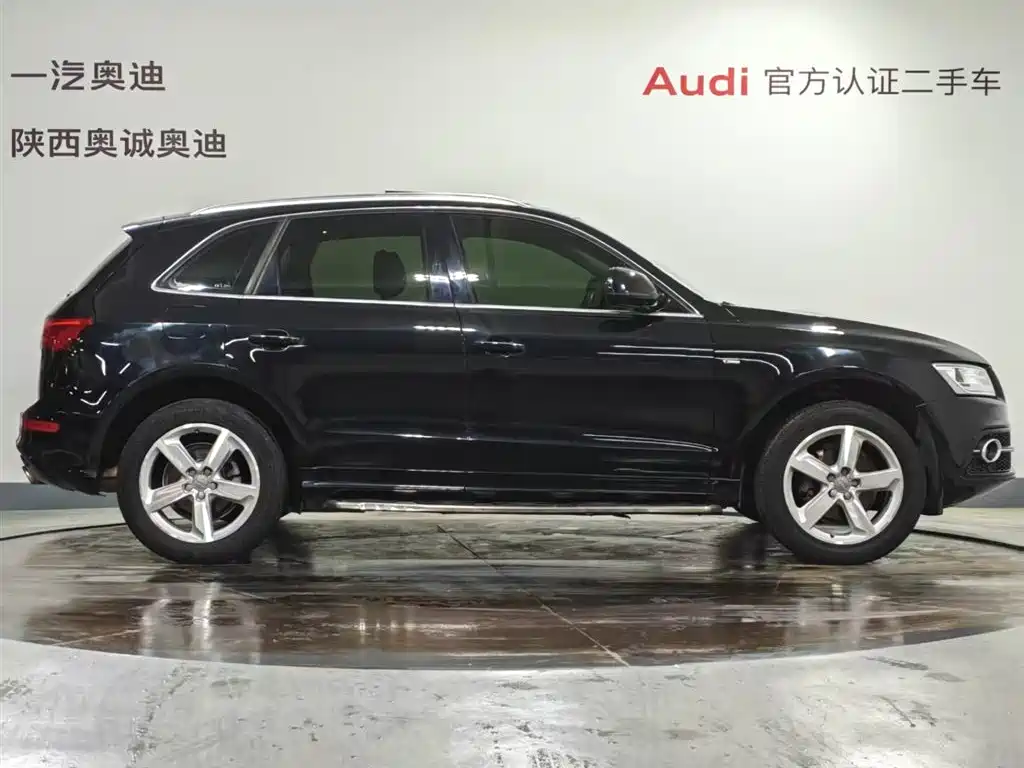Audi Audi Q5 2018 Collector's Edition 40 TFSI Entry Level 2018 - thumbnail 3
