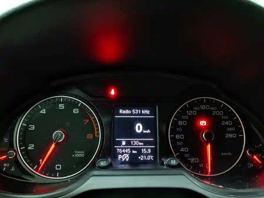 Audi Audi Q5 2018 Collector's Edition 40 TFSI Entry Level 2018 - thumbnail 9