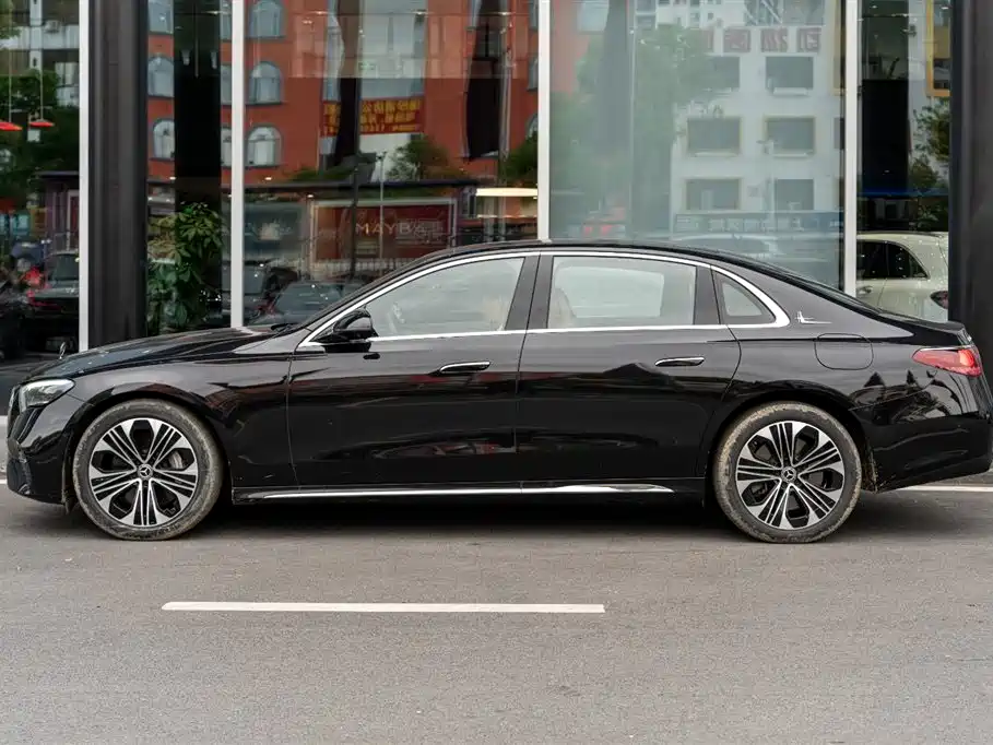 Mercedes-Benz Mercedes-Benz E-Class 2024 E 350 e L Plug-in Hybrid Sedan 2024 - thumbnail 5