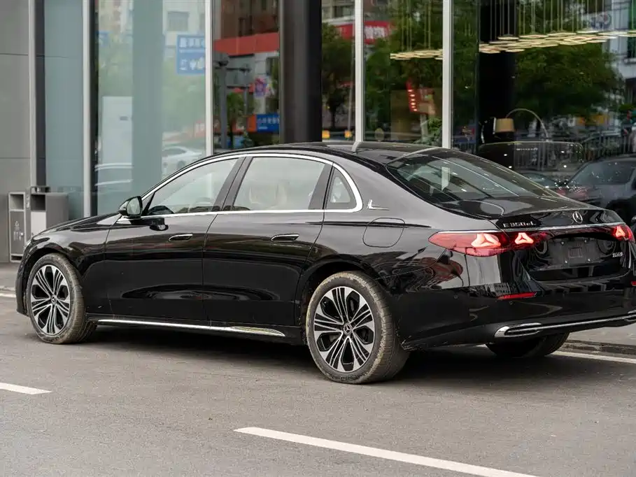 Mercedes-Benz Mercedes-Benz E-Class 2024 E 350 e L Plug-in Hybrid Sedan 2024 - thumbnail 6