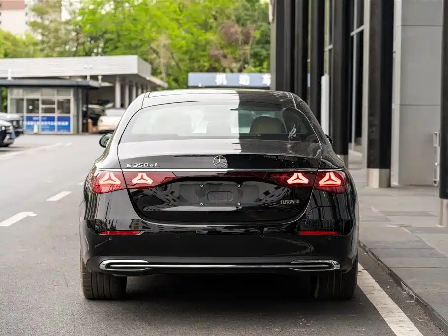 Mercedes-Benz Mercedes-Benz E-Class 2024 E 350 e L Plug-in Hybrid Sedan 2024 - thumbnail 7