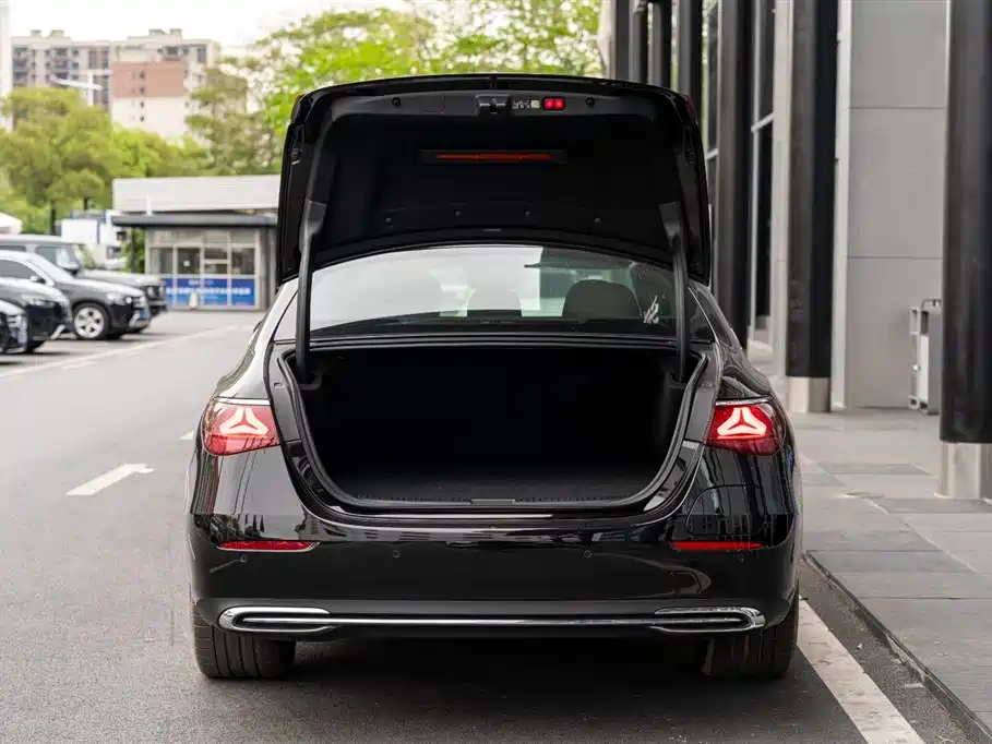 Mercedes-Benz Mercedes-Benz E-Class 2024 E 350 e L Plug-in Hybrid Sedan 2024 - thumbnail 8