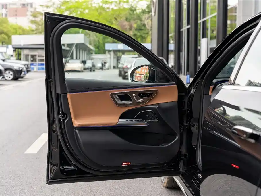 Mercedes-Benz Mercedes-Benz E-Class 2024 E 350 e L Plug-in Hybrid Sedan 2024 - thumbnail 9