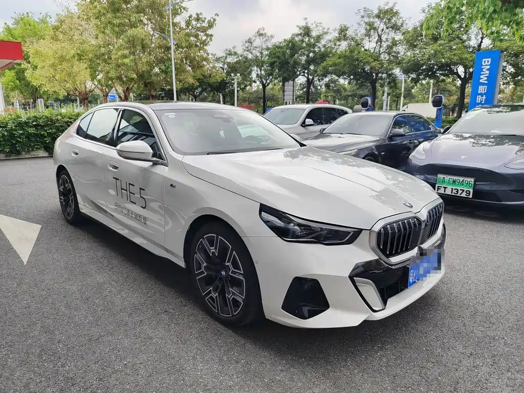 BMW BMW 5 Series 2025 530Li Exclusive Edition M Sport Package 2025 - thumbnail 3
