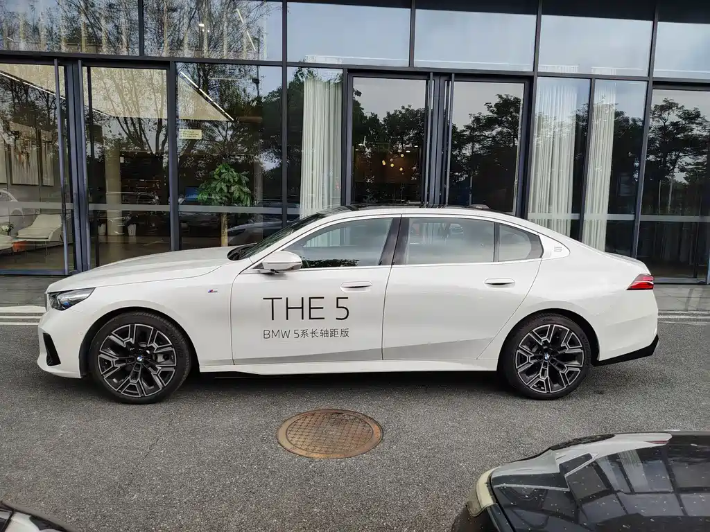 BMW BMW 5 Series 2025 530Li Exclusive Edition M Sport Package 2025 - thumbnail 7