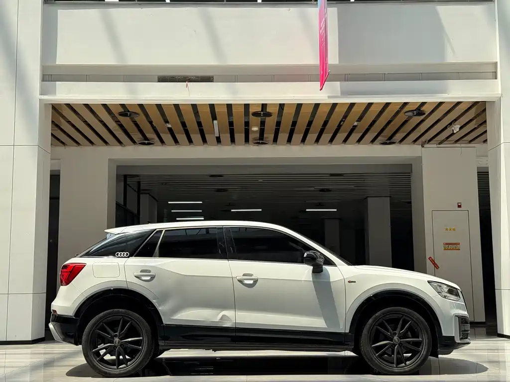Audi Audi Q2L 2020 35 TFSI Entry Dynamic 2020 - thumbnail 4