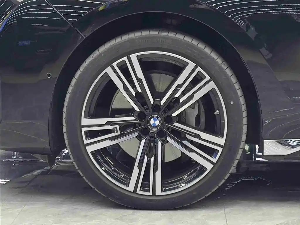 BMW BMW 7 Series 2023 Facelift 740Li Exclusive Edition M Sport Package 2023 - thumbnail 4