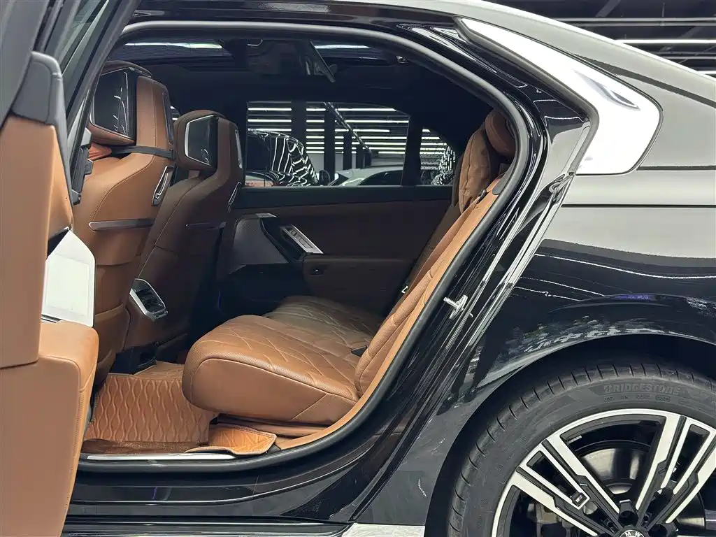 BMW BMW 7 Series 2023 Facelift 740Li Exclusive Edition M Sport Package 2023 - thumbnail 8