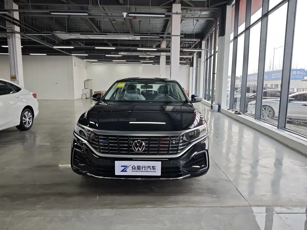 Volkswagen Volkswagen Passat PHEV 2025 430PHEV Hybrid Business Edition 2025 - thumbnail 2