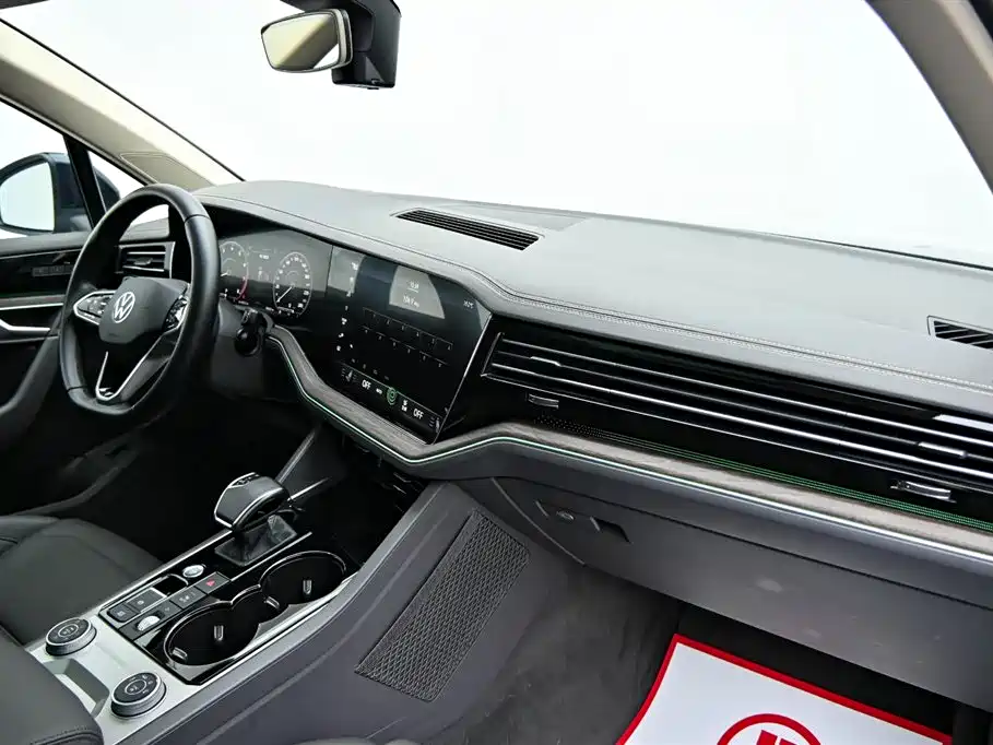 Volkswagen Volkswagen Touareg 2021 3.0TSI Sharp Edition Classic Sports Package 2021 - thumbnail 14