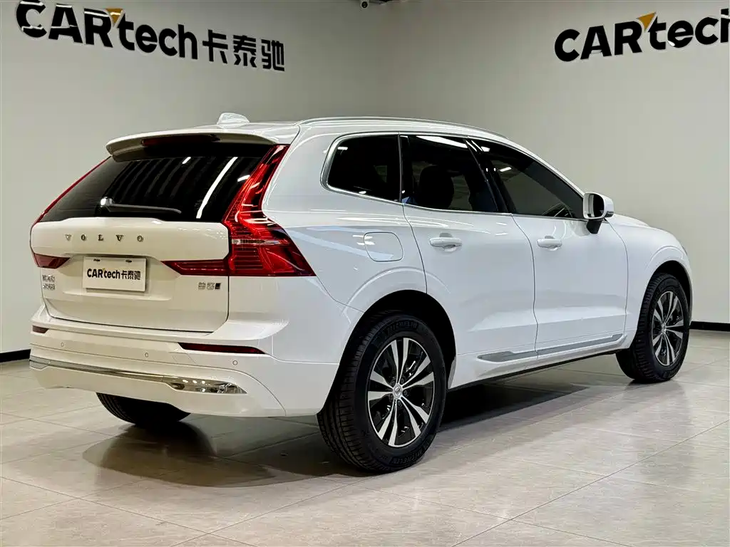 Volvo Volvo XC60 2025 B5 AWD Momentum 2025 - thumbnail 4
