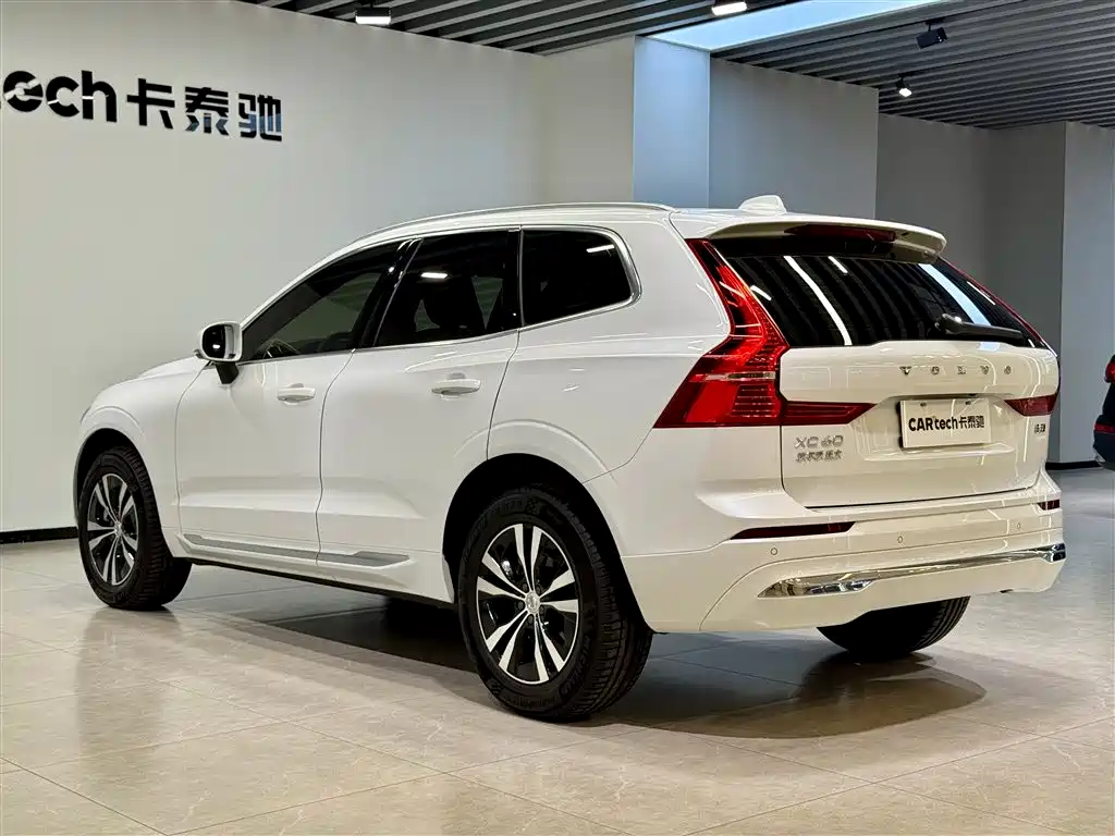 Volvo Volvo XC60 2025 B5 AWD Momentum 2025 - thumbnail 6