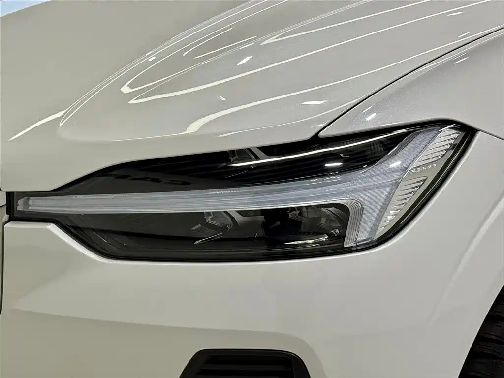 Volvo Volvo XC60 2025 B5 AWD Momentum 2025 - thumbnail 8