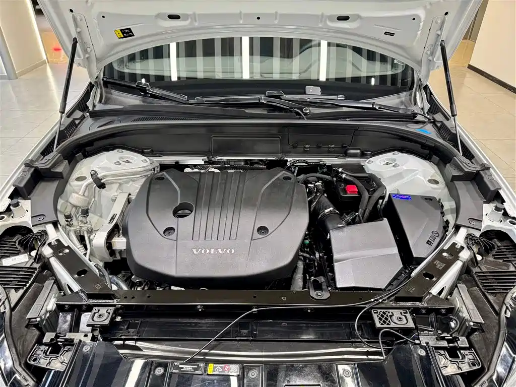 Volvo Volvo XC60 2025 B5 AWD Momentum 2025 - thumbnail 11