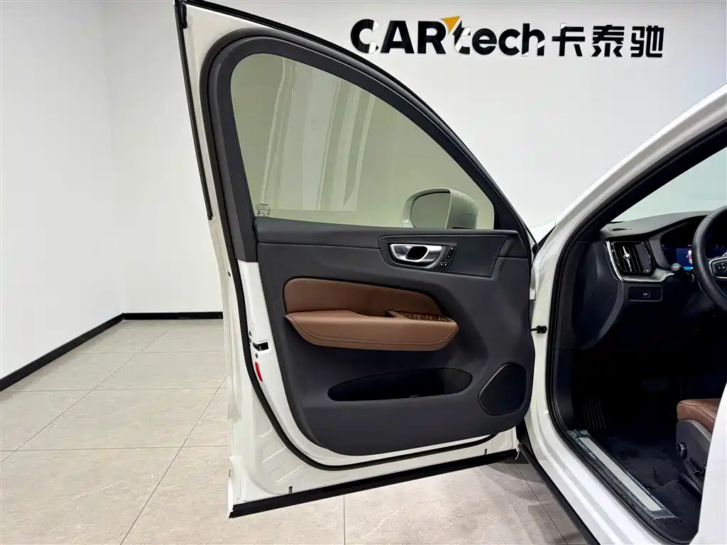 Volvo Volvo XC60 2025 B5 AWD Momentum 2025 - thumbnail 17