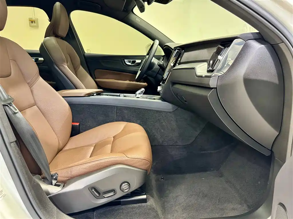 Volvo Volvo XC60 2025 B5 AWD Momentum 2025 - thumbnail 19