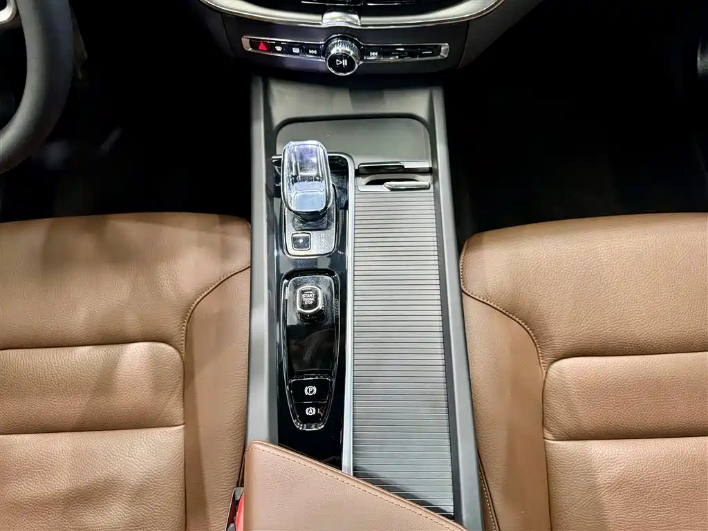 Volvo Volvo XC60 2025 B5 AWD Momentum 2025 - thumbnail 21