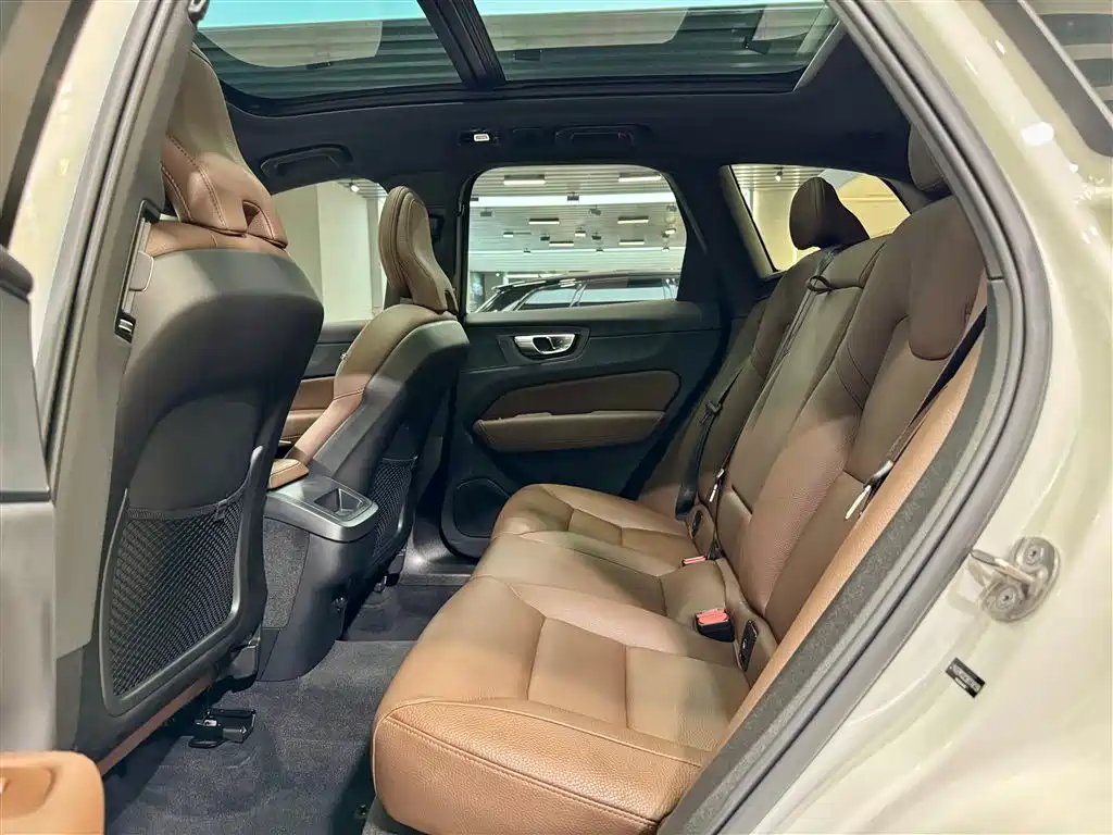 Volvo Volvo XC60 2025 B5 AWD Momentum 2025 - thumbnail 26