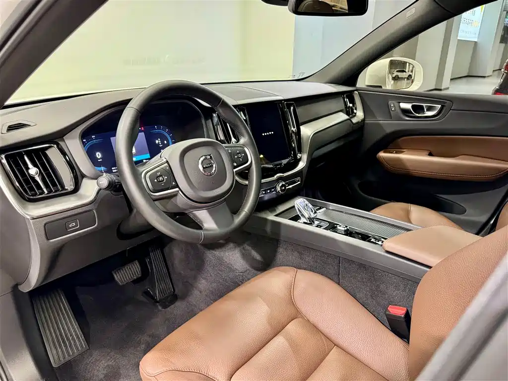 Volvo Volvo XC60 2025 B5 AWD Momentum 2025 - thumbnail 28