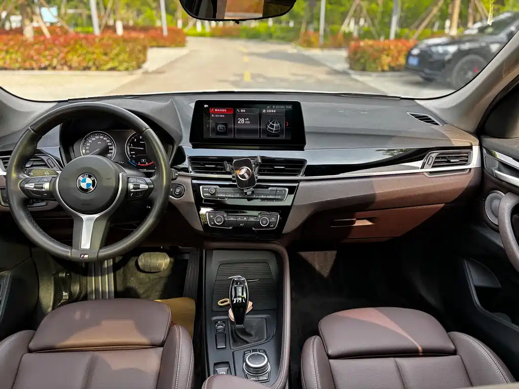 BMW BMW X1 2022 sDrive25Li Leading Edition 2022 - thumbnail 5