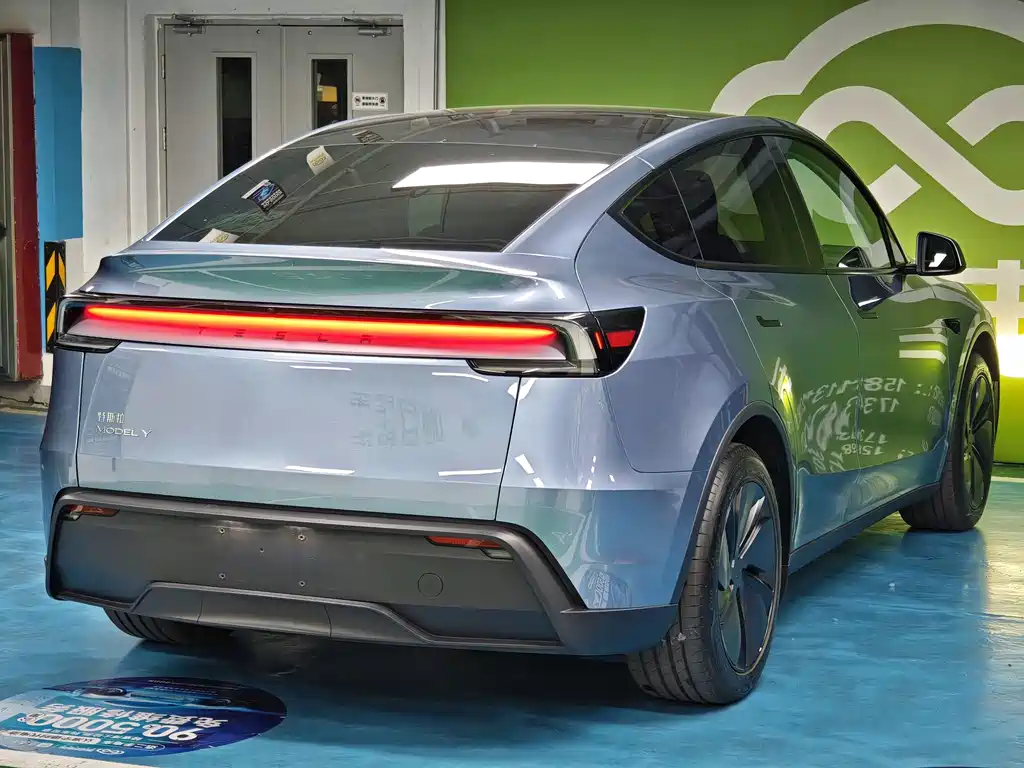 Tesla Model Y 2025 Rear-Wheel Drive 2025 - thumbnail 13