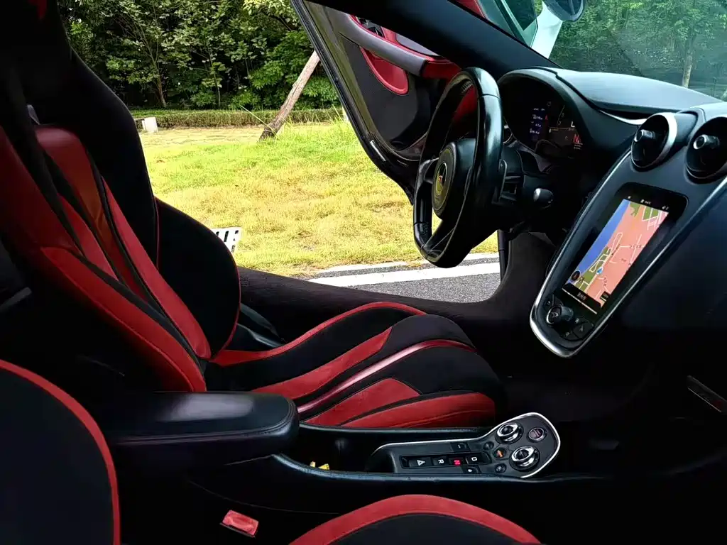 McLaren McLaren 570S 2015 3.8T Coupe 2017 - thumbnail 3