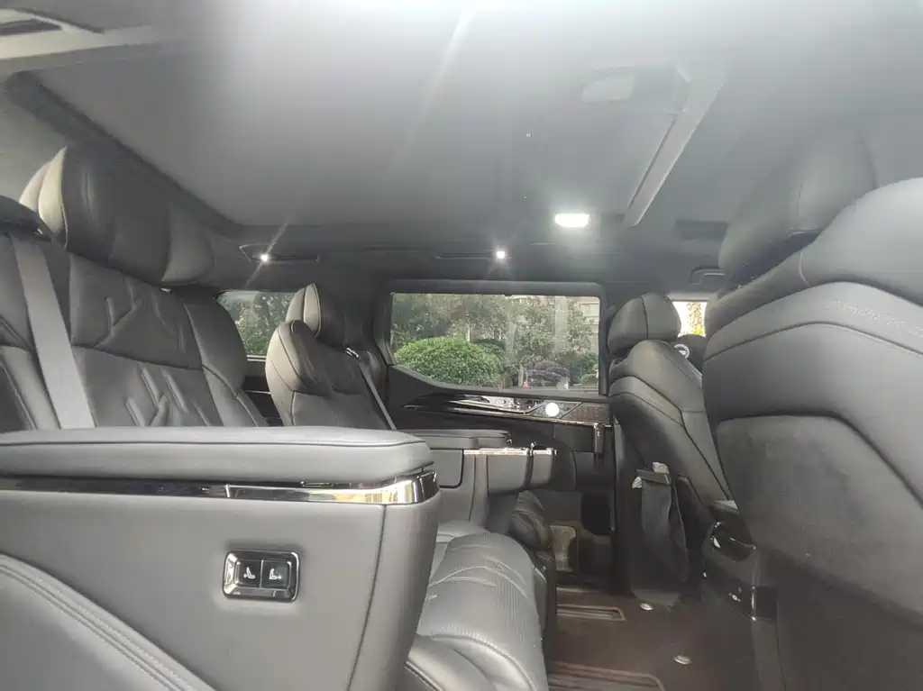 Zeekr Zeekr 009 2024 6-Seater Executive Edition AWD 108kWh 2025 - thumbnail 4
