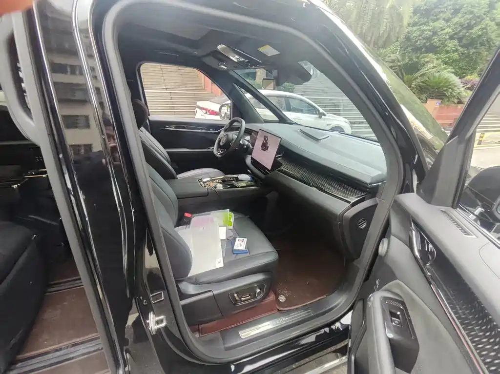 Zeekr Zeekr 009 2024 6-Seater Executive Edition AWD 108kWh 2025 - thumbnail 5