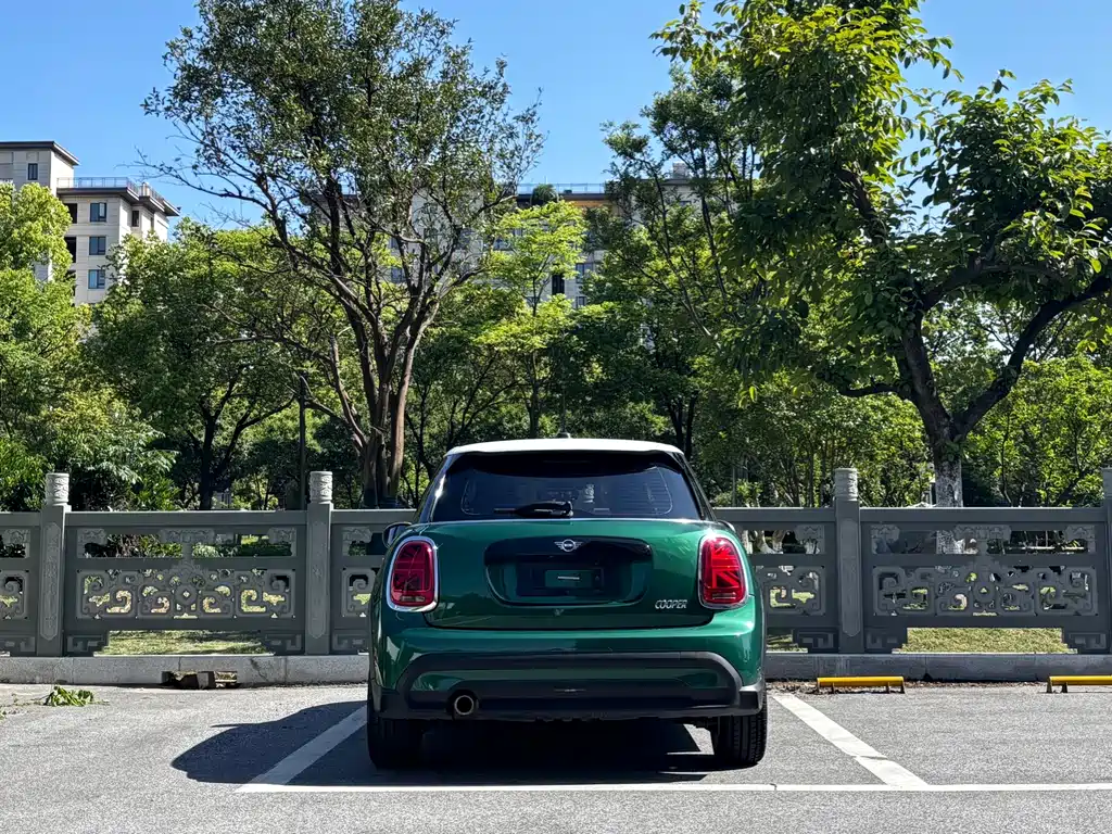 MINI 2022 MINI Cooper Classic 5-Door 2022 - thumbnail 5