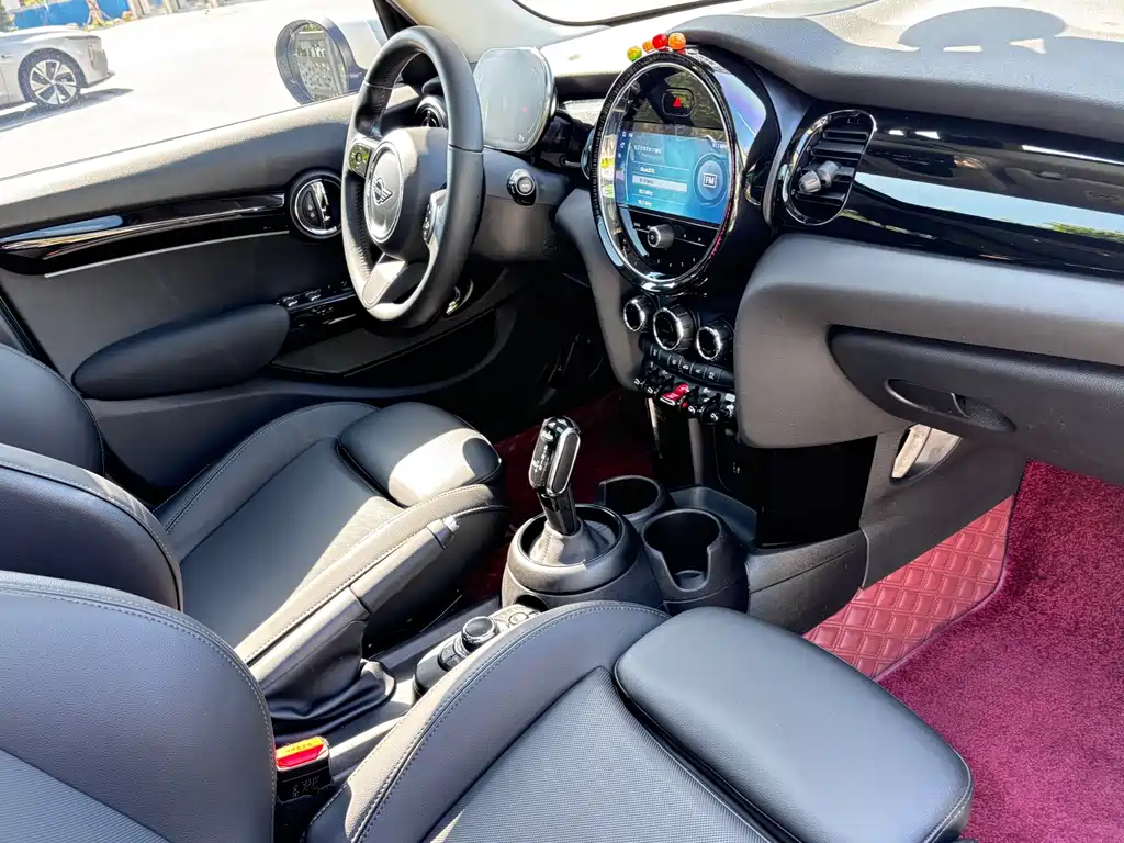 MINI 2022 MINI Cooper Classic 5-Door 2022 - thumbnail 10