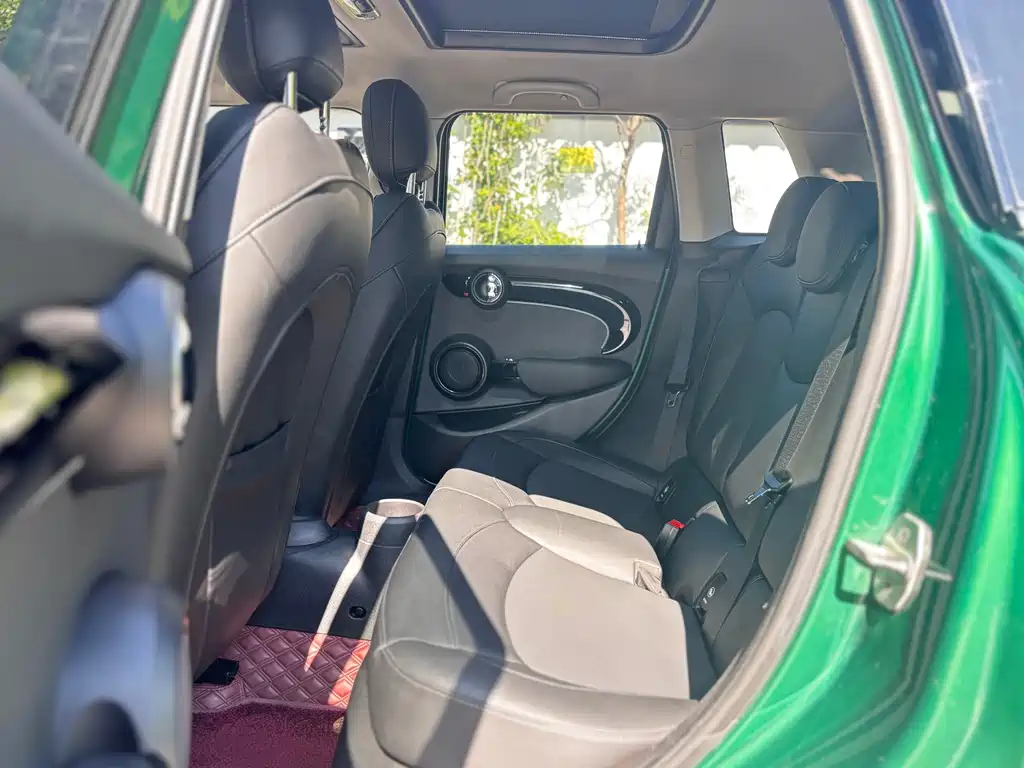 MINI 2022 MINI Cooper Classic 5-Door 2022 - thumbnail 12