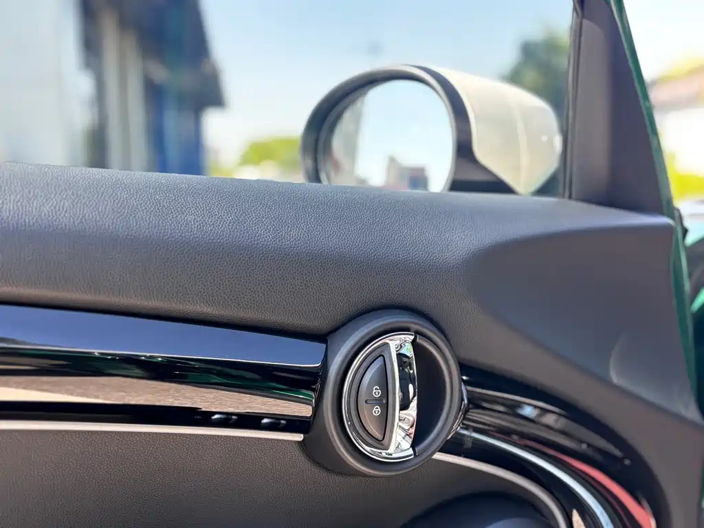 MINI 2022 MINI Cooper Classic 5-Door 2022 - thumbnail 13