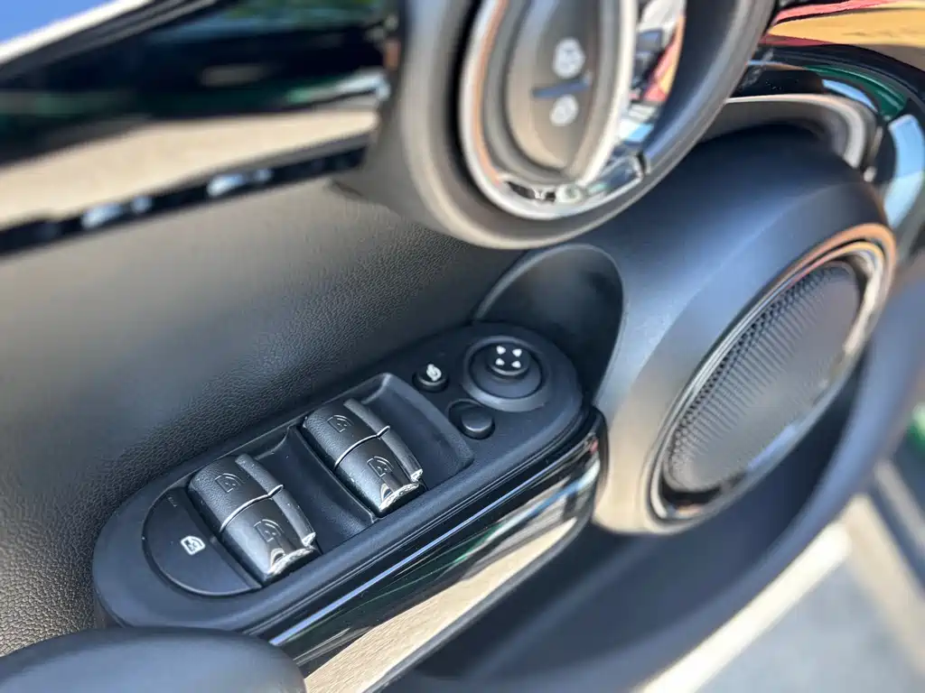 MINI 2022 MINI Cooper Classic 5-Door 2022 - thumbnail 14