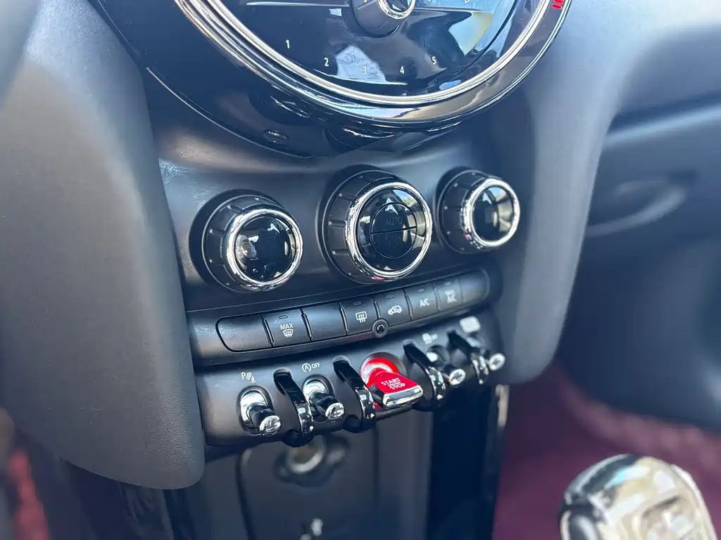 MINI 2022 MINI Cooper Classic 5-Door 2022 - thumbnail 17