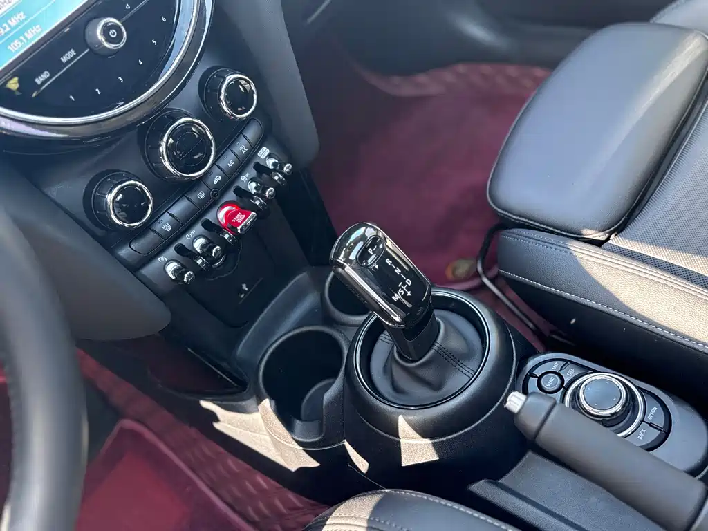 MINI 2022 MINI Cooper Classic 5-Door 2022 - thumbnail 19