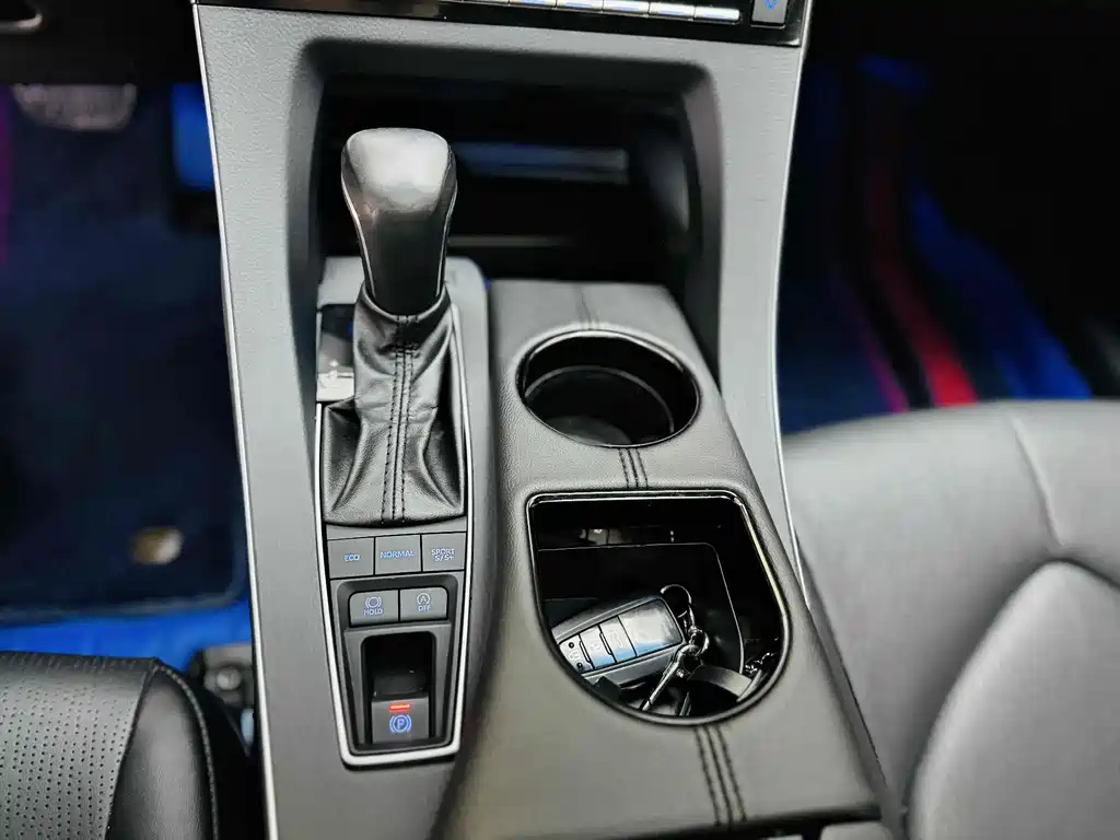 Toyota Toyota Avalon 2022 2.5L Base 2022 - thumbnail 4