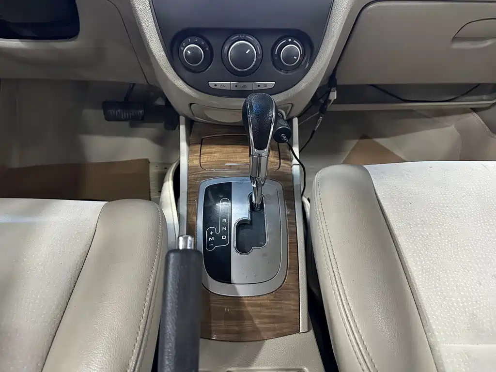 Buick Buick Excelle 2015 1.5L Automatic Classic 2016 - thumbnail 12