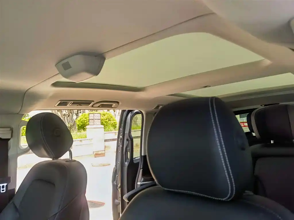 Mercedes-Benz Mercedes-Benz V-Class 2020 V 260 Navigator Edition 2021 - thumbnail 4