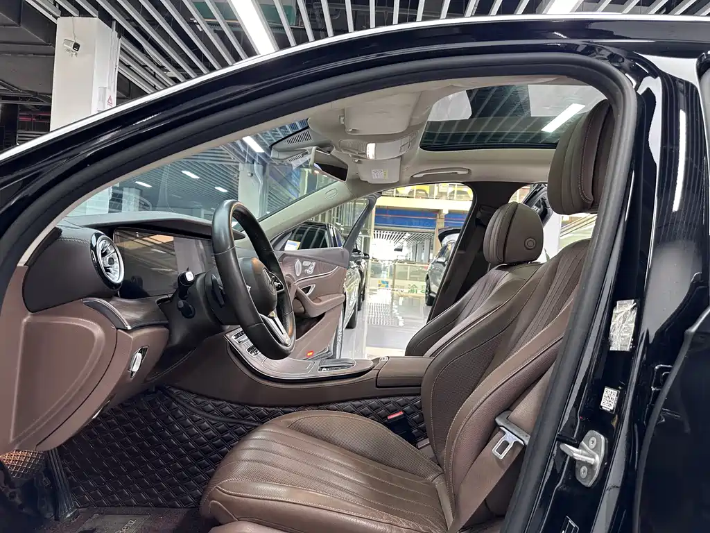 Mercedes-Benz Mercedes-Benz E-Class 2020 Facelift E 300 L Special Edition 2020 - thumbnail 4