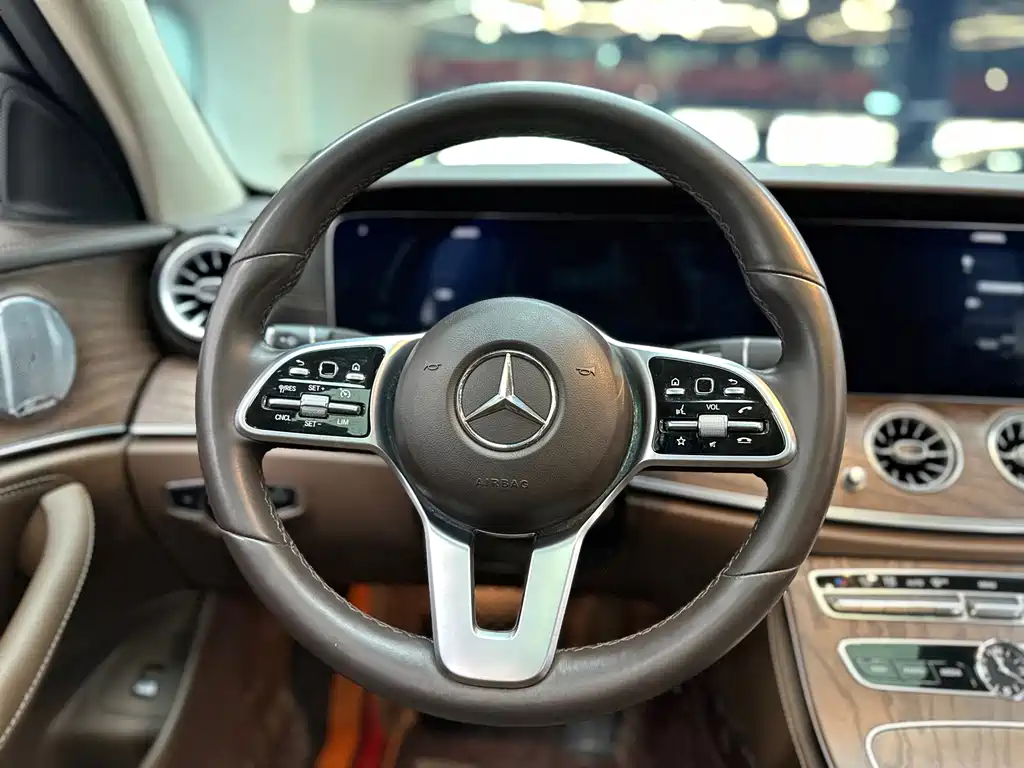 Mercedes-Benz Mercedes-Benz E-Class 2020 Facelift E 300 L Special Edition 2020 - thumbnail 6