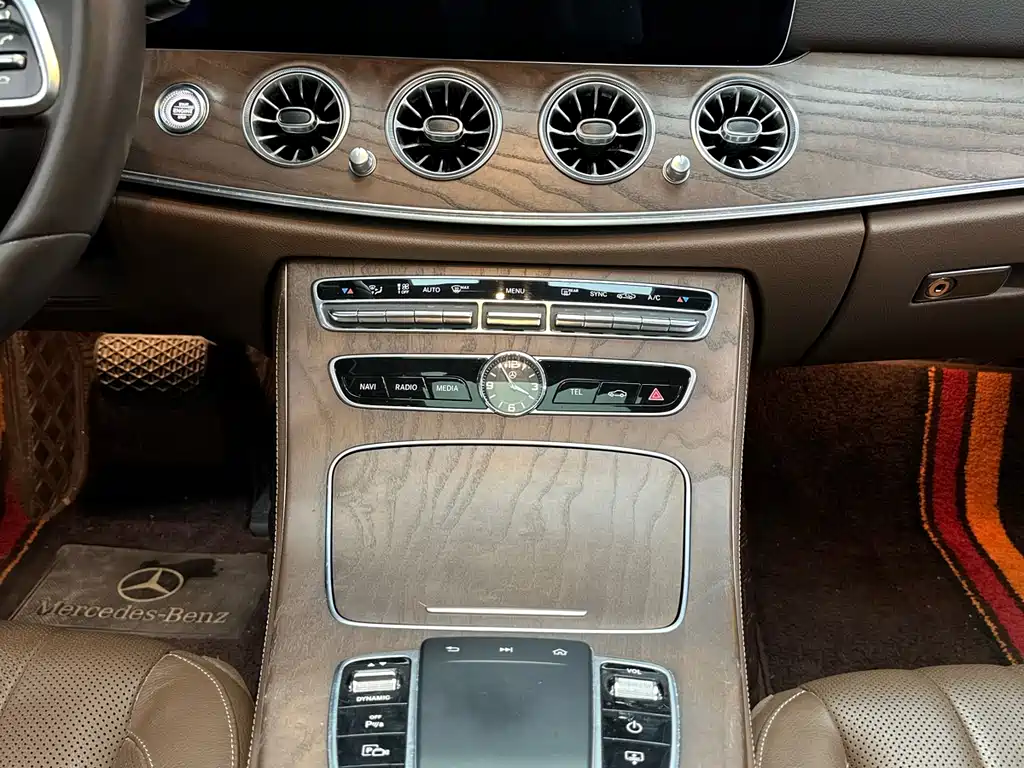 Mercedes-Benz Mercedes-Benz E-Class 2020 Facelift E 300 L Special Edition 2020 - thumbnail 11