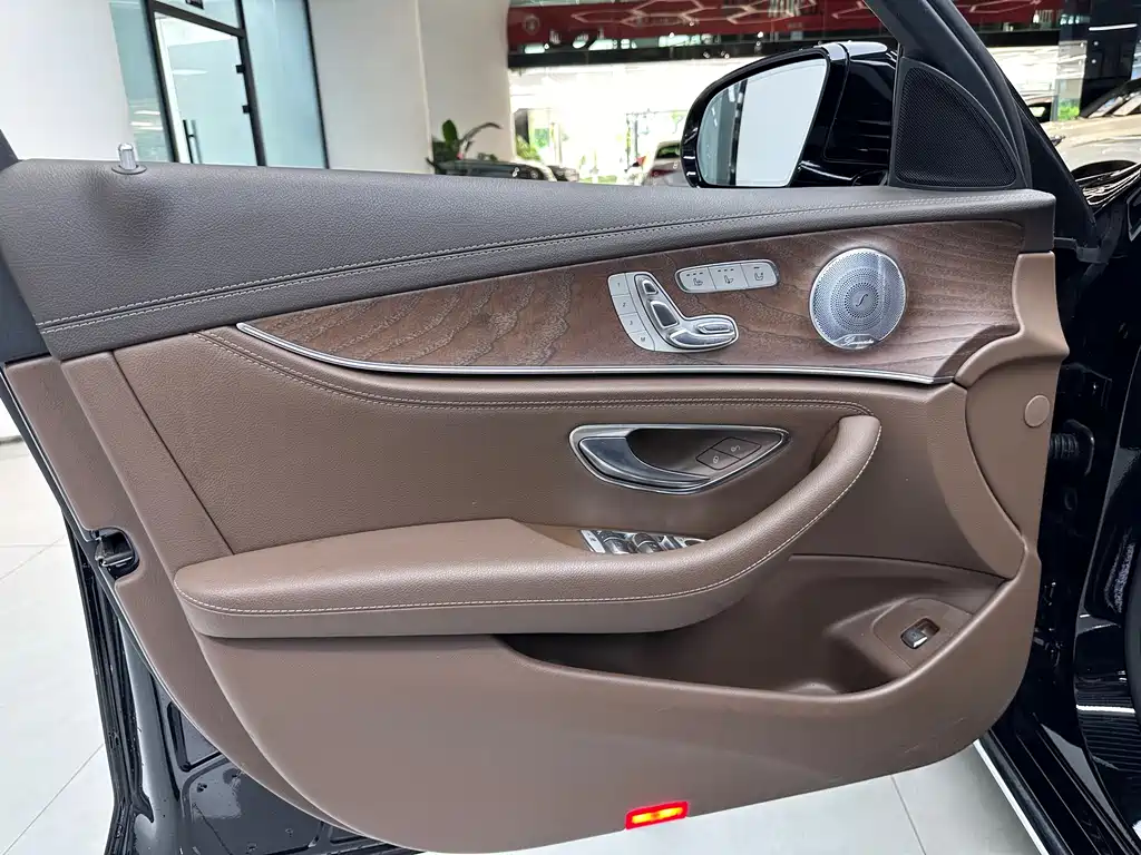 Mercedes-Benz Mercedes-Benz E-Class 2020 Facelift E 300 L Special Edition 2020 - thumbnail 15
