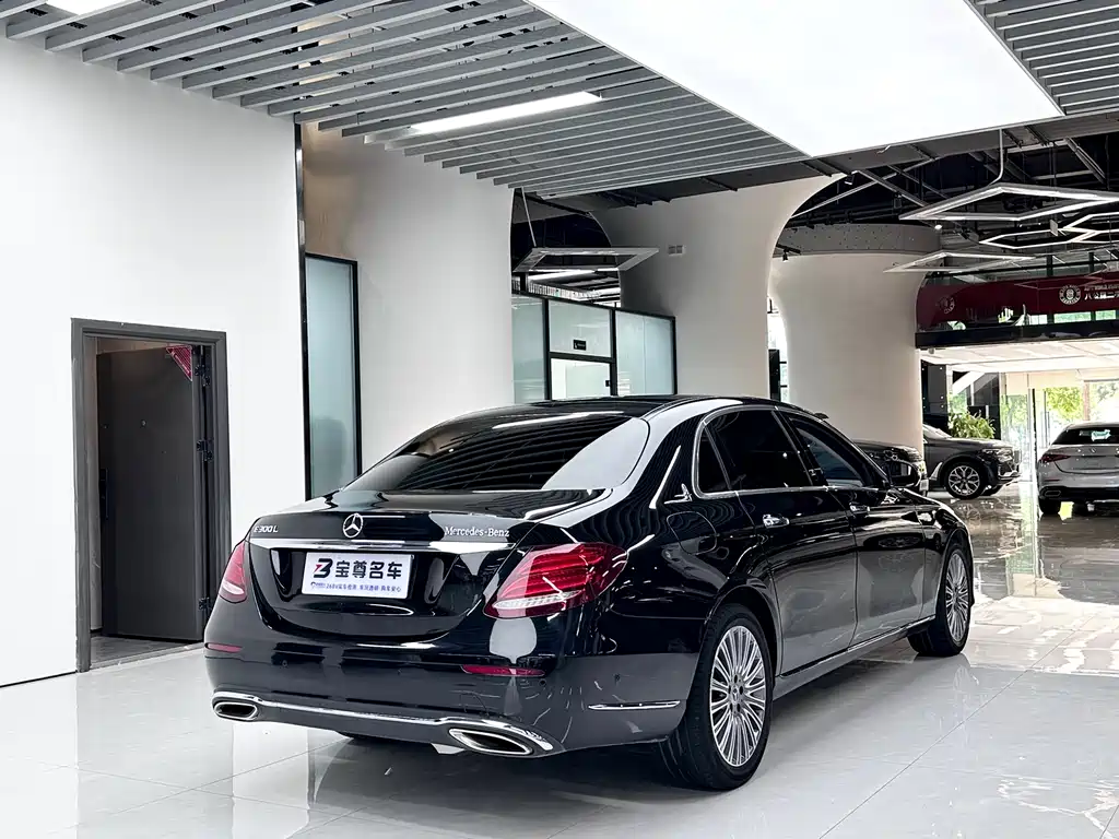 Mercedes-Benz Mercedes-Benz E-Class 2020 Facelift E 300 L Special Edition 2020 - thumbnail 17