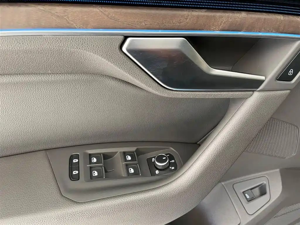 Volkswagen Volkswagen Touareg 2020 2.0TSI R-Line China VI 2021 - thumbnail 11