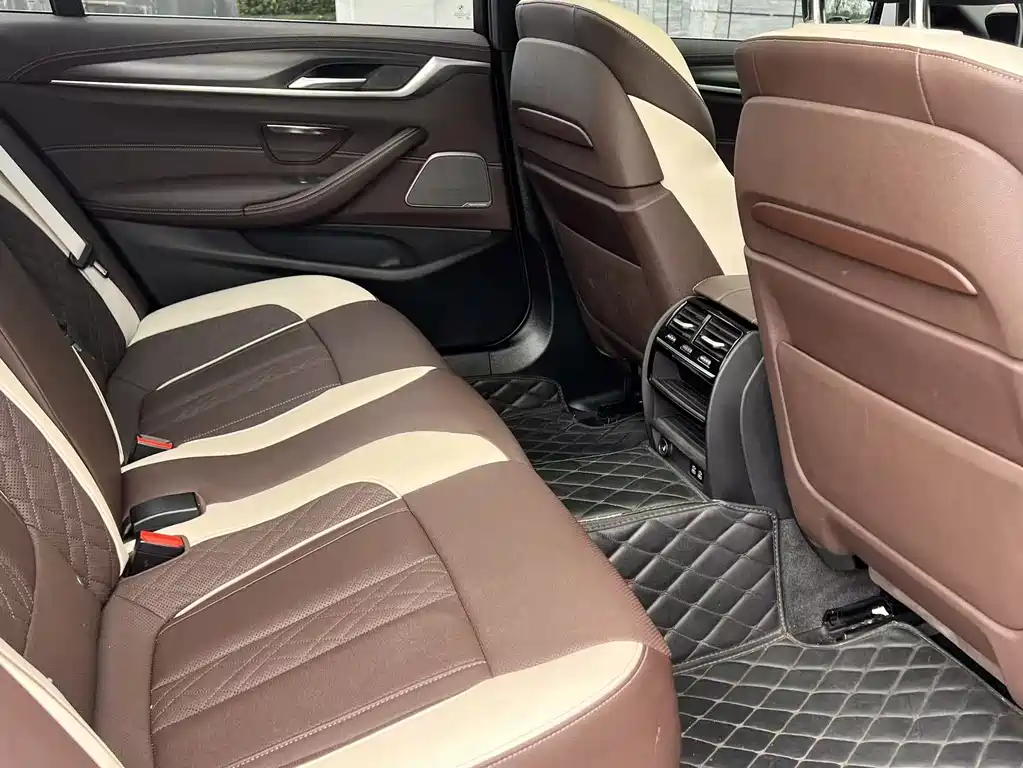 BMW BMW 5 Series Plug-in Hybrid 2022 Facelift 535Le Pioneer Edition M Sport Package 2022 - thumbnail 10