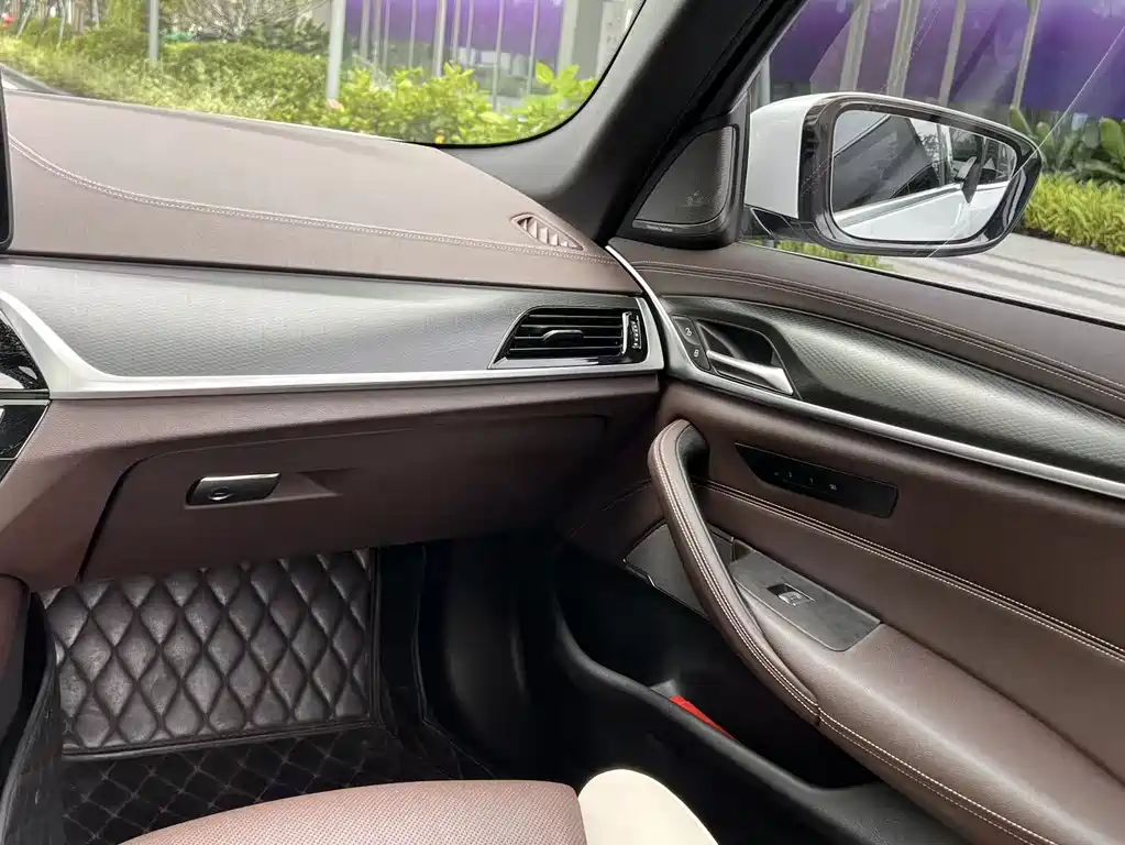BMW BMW 5 Series Plug-in Hybrid 2022 Facelift 535Le Pioneer Edition M Sport Package 2022 - thumbnail 16