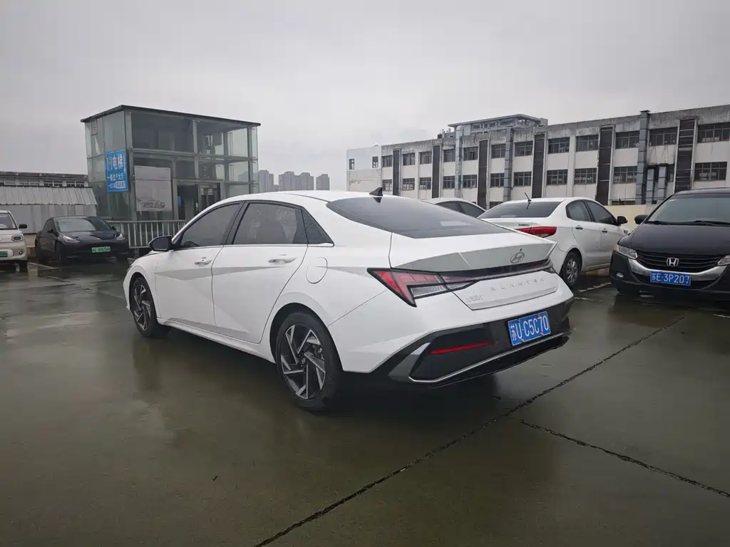 Hyundai Hyundai Elantra 2023 1.5L CVT LUX 2024 - thumbnail 4