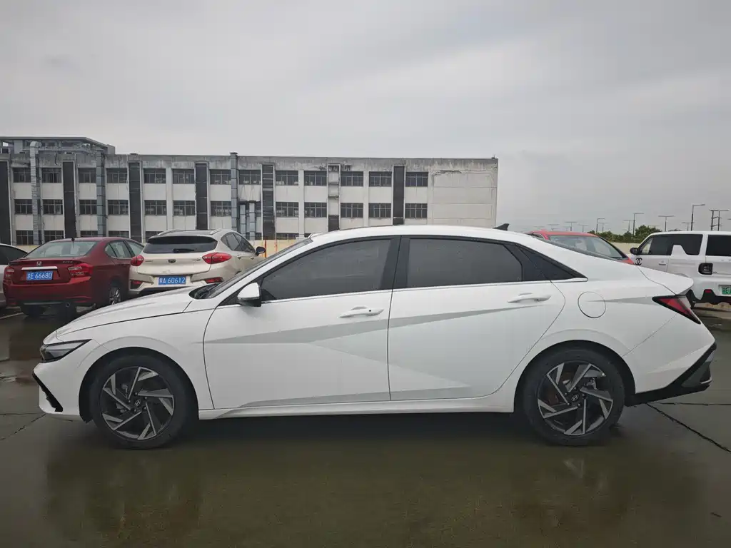 Hyundai Hyundai Elantra 2023 1.5L CVT LUX 2024 - thumbnail 6