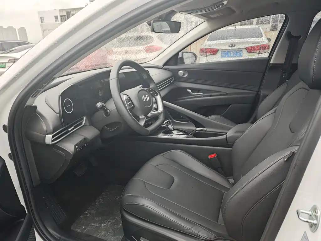 Hyundai Hyundai Elantra 2023 1.5L CVT LUX 2024 - thumbnail 7