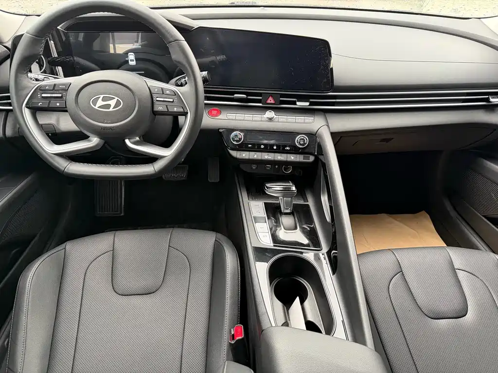 Hyundai Hyundai Elantra 2023 1.5L CVT LUX 2024 - thumbnail 9